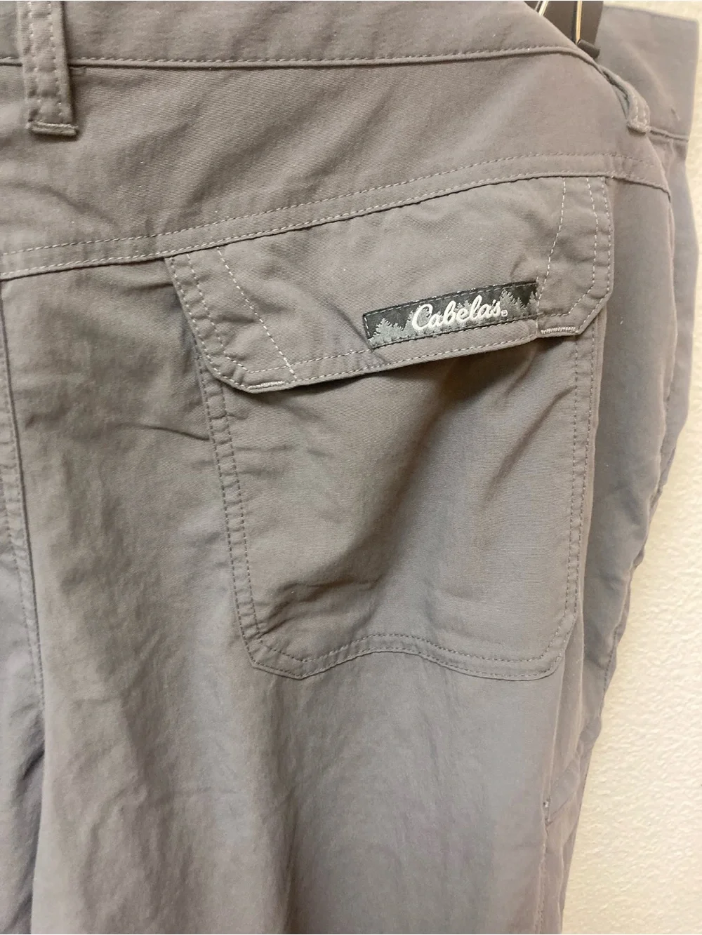 CABELA’S Men’s Charcoal Cargo Darted Knees Pants W38/L30